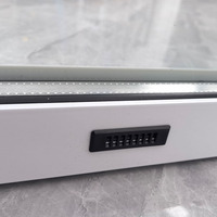 Fenêtre à battants basculants et pivotants à grille blanche avancée avec construction en aluminium à rupture de pont thermique pour les résidences de luxe