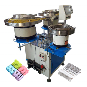Máquina <span class=keywords><strong>Industrial</strong></span> para Ensamblar Pinzas <span class=keywords><strong>de</strong></span> <span class=keywords><strong>Ropa</strong></span> <span class=keywords><strong>de</strong></span> Plástico / Máquina para Fabricar Pinzas <span class=keywords><strong>de</strong></span> <span class=keywords><strong>Ropa</strong></span> / Máquina para Hacer Pinzas para la <span class=keywords><strong>Ropa</strong></span> - Product Image 4