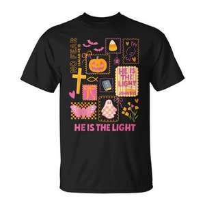Camiseta cristiana de Halloween con diseño de calabaza Él es la luz Juan 8:12 No tengas miedo Isaías 41:10 - Product Image 1