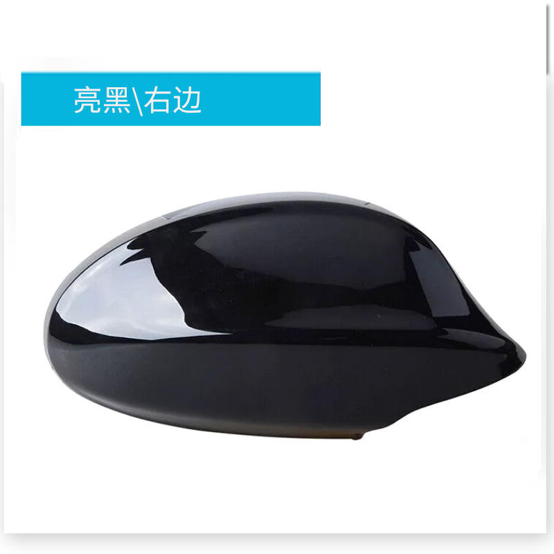 Pintura negra en el lado derecho.