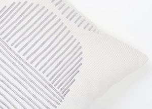 Housse de coussin décorative pour canapé, style bohème, tuftée à la main, texture ivoire et gris - Product Image 4