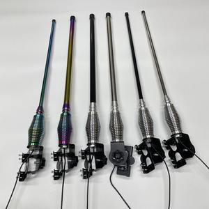 Antena Corta de 70cm para Autos, SUV y Vehículos Todoterreno, Decoración Modificada para Montar en el Capó, Puerta Trasera o Laterales - Product Image 2