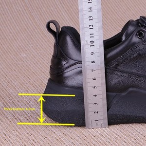 <span class=keywords><strong>Scarpe</strong></span> da Uomo in Pelle di Prima Qualità, Sneakers Sportive Autunnali con Suola Spessa, Superficie Morbida, Chiusura con Fibbia Rotante - Product Image 4