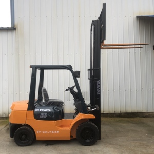 Chariots élévateurs d'occasion Toyota à haut rendement 20 diesel et réparation de machines prix bon marché et machines de construction à main - Product Image 2