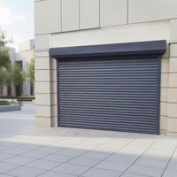 Porte de garage automatique moderne en aluminium isolé, volet roulant motorisé, portail enroulable, coupe-vent, insonorisé, sécurisé pour villa