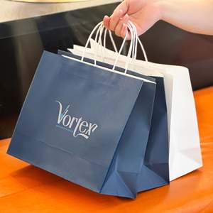 Bolsas de Papel Kraft Ecológicas Personalizadas con Asa y Logotipos Impresos para Regalos, Compras y Promoción en Supermercados - Product Image 1