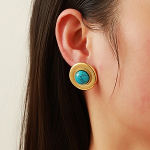 Boucles d'oreilles clous en acier inoxydable plaqué or 18 carats avec incrustation de turquoise bleue, design géométrique rond, bijoux de mode - Product Image 2