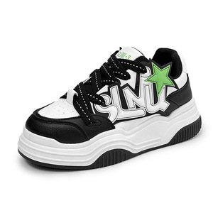 Baskets plateforme épaisses décorées d'étoiles, en cuir noir et blanc, à semelle épaisse, basses, style streetwear décontracté - Product Image 1