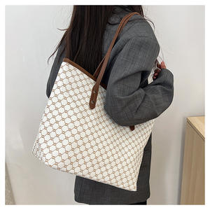Sac fourre-tout de grande capacité pour femmes de haute qualité Version coréenne polyvalent épaule unique léger étanche fermeture à glissière chaînes - Product Image 1