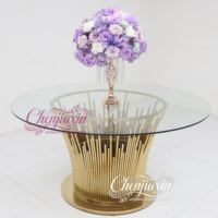 Fabrication en usine de chaises et tables de luxe en acier inoxydable de qualité supérieure, élégantes, blanches et dorées pour les événements de mariage