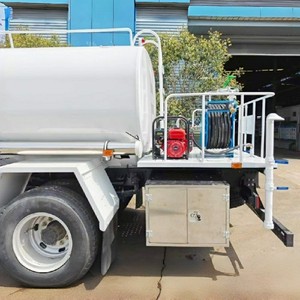Camiones Cisterna de Agua HOWO de 9 Toneladas 4x2 de China, Camión Cisterna de Agua de 9000L, Camión Pulverizador de 9cbm - Product Image 5