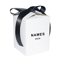 Schwarze Logo-Prägung Quadratische Süßigkeiten-Geschenkbox Snacks Gelee Kekse Verpackungsbox Maßgefertigte Weiße Karton-Hochzeitsboxen für Kleinunternehmen