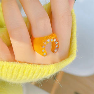 트렌디 한 여름 투명 플라스틱 반지 보석 다이아몬드 캔디 컬러 U 자형 말굽 기하학적 수지 아크릴 반지 소녀를위한 - Product Image 6