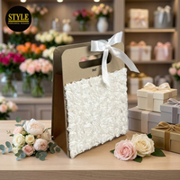 Sac en papier haut de gamme fait main avec incrustation florale double face, emballage de luxe, poignée en ruban, logo estampé or pour bougie
