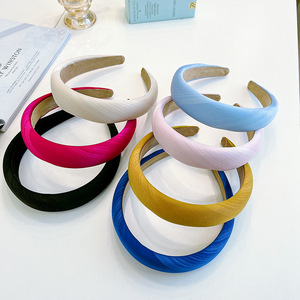 ขายดีแถบคาดศีรษะกว้างสวยของผู้หญิงผ้าซาตินสีทึบที่มีลายแปรงแปรงอุปกรณ์เสริมฟองน้ำเบาะ Hairband - Product Image 2