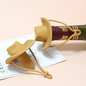 Tapón de Vino de Silicona con Sombrero de Vaquero Accesorios para Vino Regalos para Suministros de Fiesta Sellador Decorativo para Botellas de Vino Lindas <span class=keywords><strong>Herramientas</strong></span> de <span class=keywords><strong>Cocina</strong></span> - Product Image 4