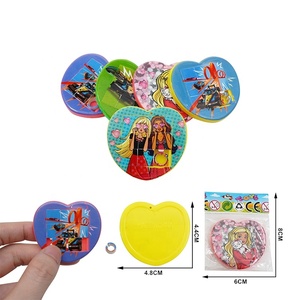 Niños 5CM amor en forma de corazón rompecabezas juguetes cápsulas de plástico promocionales - Product Image 1