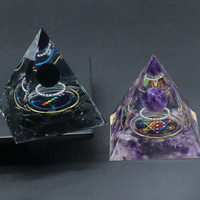 Vente en gros de pyramides en cristal naturel avec boule de cristal, différents motifs, ornements pour la maison et le bureau, cadeau pyramide en cristal