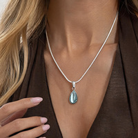 Nieuwe collectie luxe stijl parelbloem liefde hanger ketting Europese retro ronde ketting voor vrouwen fruit kettingen hanger