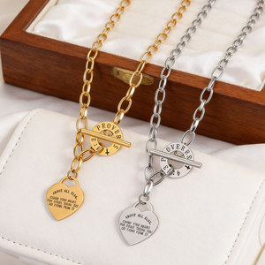 Collar con colgante de corazón en forma de T, chapado en oro de 14k y 18k, de acero inoxidable 316L, personalizado al por mayor para mujeres. - Product Image 4