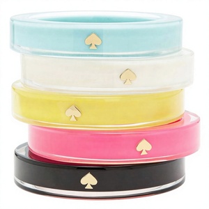 Nouvel ensemble de bracelets fantaisie en acrylique coloré, design élégant et de haute qualité avec breloque pique plaquée or, bijoux de mode pour femme pour mariage - Product Image 1