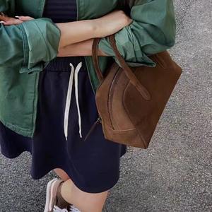 Sac à main pour femme de haute qualité, exclusif automne-hiver, style rétro simple, en daim, sac bowling, design Boston, cuir véritable, polyester - Product Image 2