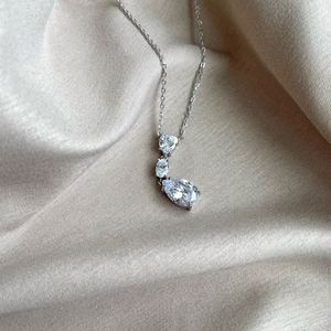 Collar de Plata de Ley S925 con Colgante de Lágrima de Circonita Cúbica Clásico Dylam, Bajo MOQ, Joyería para Boda - Product Image 5