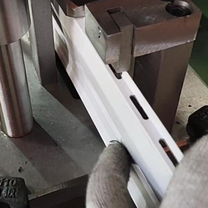 Presse à poinçonner pneumatique, machine à perforer les trous pour portes coulissantes, machine à perforer les fenêtres en alumi - Product Image 4