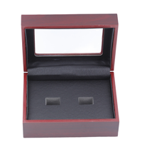 Vierkante elegante draagbare luxe kleine magnetische LED-verlichte op maat gemaakte kleurrijke handgemaakte houten juwelendoos met aangepast logo, gecertificeerd.
