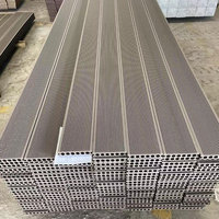 Plancher en WPC moderne pour terrasse extérieure, revêtement de sol stratifié en bois-plastique composite, planche de terrasse extérieure antidérapante, imperméable, imitation bois