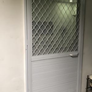 אבקה מצופה אלומיניום אמפלימש אלומיניום מצופה אלומיניום כיתה 6063 רשת לסורגים להגנה על חלון - Product Image 1