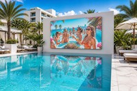 Pantalla LED para Exteriores P4.81, IP66 Impermeable, Alto Brillo, HDR10+, Legible Bajo la Luz Solar, 5 Años de Garantía, para Hoteles, Villas, Piscinas