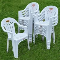Fabricant Source Vente en gros Fauteuils modernes simples en plastique blanc Personnalisation du logo pour l'extérieur, la maison Réunions familiales
