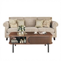 Table basse en bois moderne et durable avec design cannelé en noyer, porte coulissante et étagère ouverte pour le rangement dans le salon