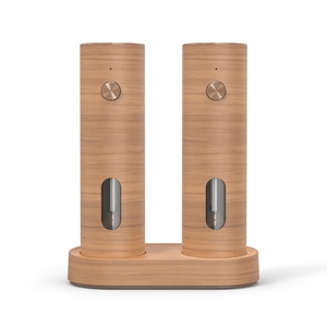 Juego de molinillos eléctricos recargables de sal y pimienta con base de carga, ajustables, de aspecto de madera de alta calidad y personalizables. - Product Image 2