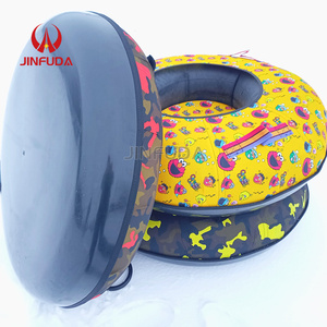 Stabiler aufblasbarer Schlauchschlitten mit verstärkten Nähten, tragbar für Winter-Schneeaktivitäten, Regenbogen-Schneereifen - Product Image 1