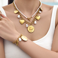 Collier en acier inoxydable plaqué or 18 carats avec pendentif cœur et fausse perle, disponible en boîte cadeau OEM pour la vente en gros