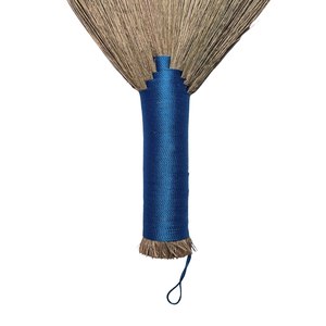 Balai à main en herbe naturelle Sapu Perancis, mini balai de nettoyage fabriqué en Indonésie - Product Image 3