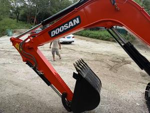 Mini-pelle Doosan DX60 de 6 tonnes d'occasion 5-50T à couverture complète Poignées pour petits espaces Grands chantiers Choix rentable et fiable - Product Image 5