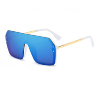 Lunettes de soleil monobloc UV400 de haute qualité pour femmes avec logo personnalisé, verres colorés et monture tendance en or blanc ou gris