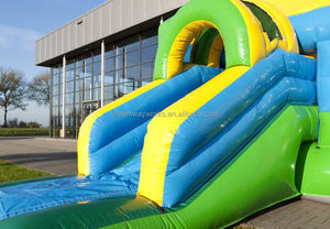 Structure gonflable sportive économique avec toboggan et terrain de football - Product Image 2