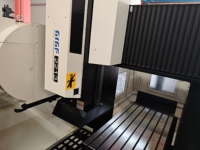 Centre d'usinage CNC à portique robuste et écologique, 24 outils, GMF2213T, FANUC 0i-MF, BT50, 6000 tr/min, pour usinage de moules et de composants aérospatiaux