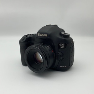 Appareil photo reflex numérique plein format <span class=keywords><strong>Canon</strong></span> EOS 5D Mark III d'occasion avec objectif EF 50mm f/1.8 STM - Vente en gros - Product Image 1