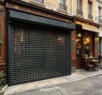 Volet roulant en aluminium au design moderne pour devanture de magasin, grille de sécurité