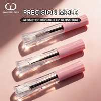 Tube de brillant à lèvres vide avec applicateur, corps torsadé transparent, capuchon à vis rose, emballage cosmétique en plastique ABS, logo personnalisé OEM