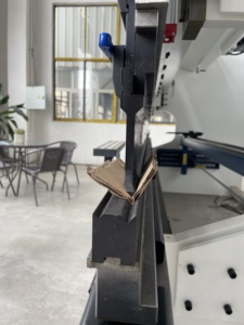 <span class=keywords><strong>Cintreuse</strong></span> de panneaux électro-hydraulique semi-automatique à servo principal haute précision 110T/2500 pour acier au carbone - Product Image 3