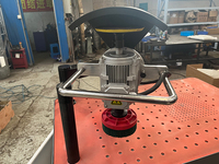 Machine à ébavurer les bords de tôles avec table à vide, moteur et construction en acier inoxydable pour l'ébavurage facile des petites pièces métalliques