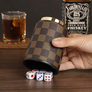 Juego de <span class=keywords><strong>Yatzy</strong></span> de Cinco Dados en Oferta 2026, Vaso para Dados de Cuero PU con Dados Incluidos - Product Image 2