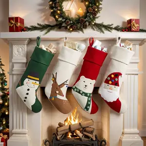 جوارب عيد الميلاد المخصصة بسعر الجملة جوارب سانتا كلوز الظريفة ورجل الثلج الكبير والقلادة مستلزمات وتزيين ملابس الكريسماس