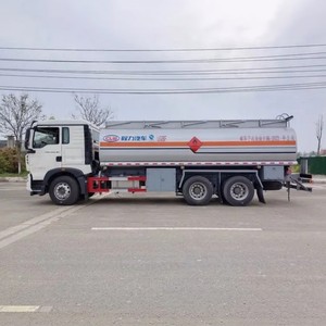 Camion-citerne HOWO TX 6x4 20000L pour le transport de carburant, de diesel inflammable et de marchandises dangereuses - Product Image 3